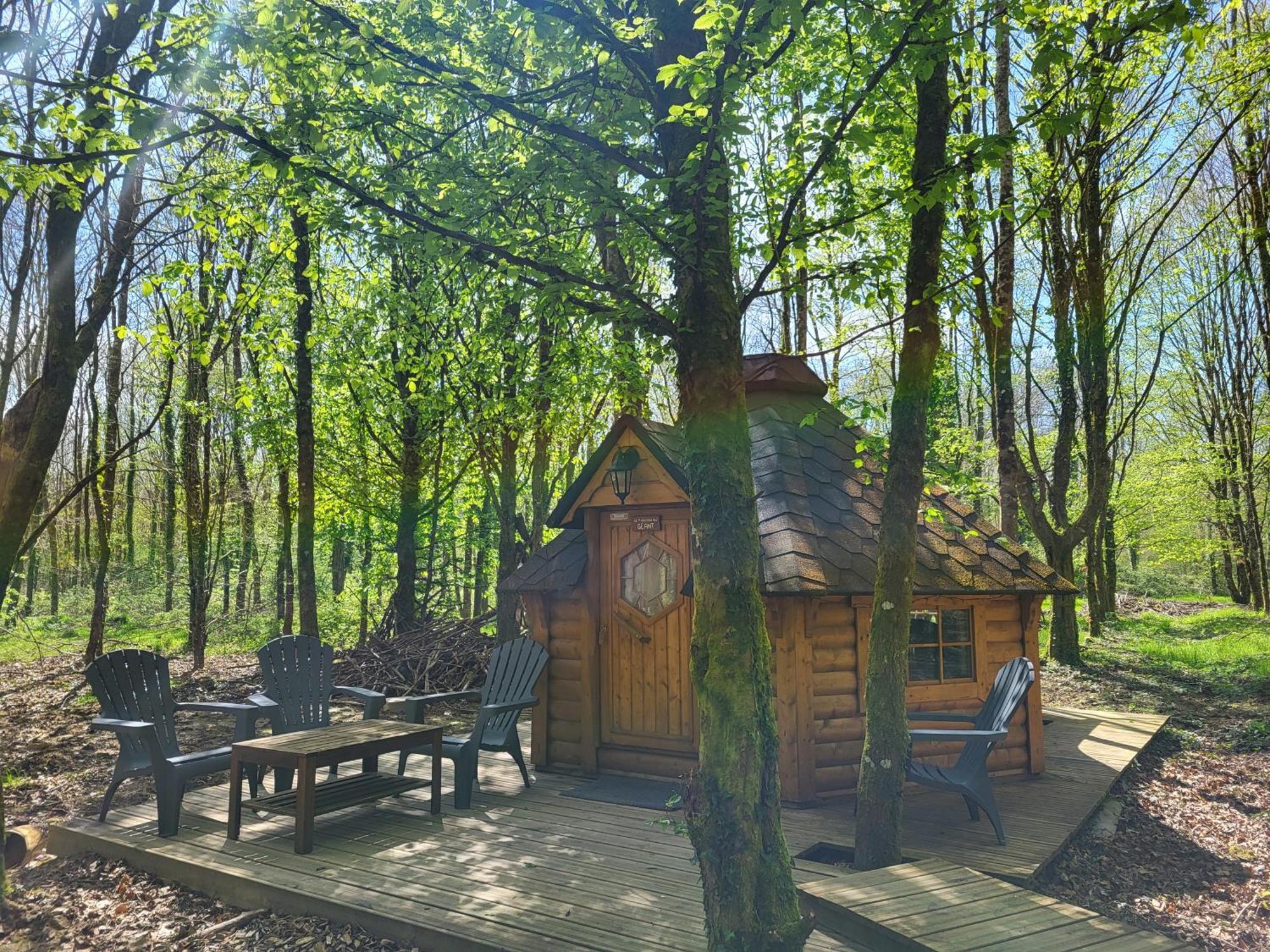 Le Domaine Insolite De Broceliande パンポン エクステリア 写真
